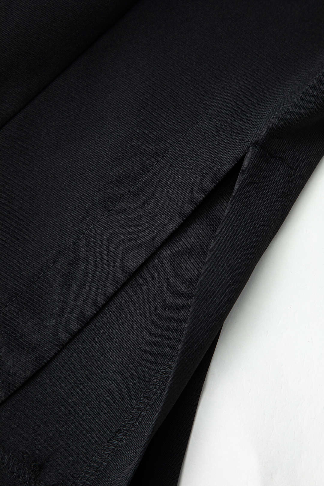Edmonton Essence™ | Chic Pleated Trousers