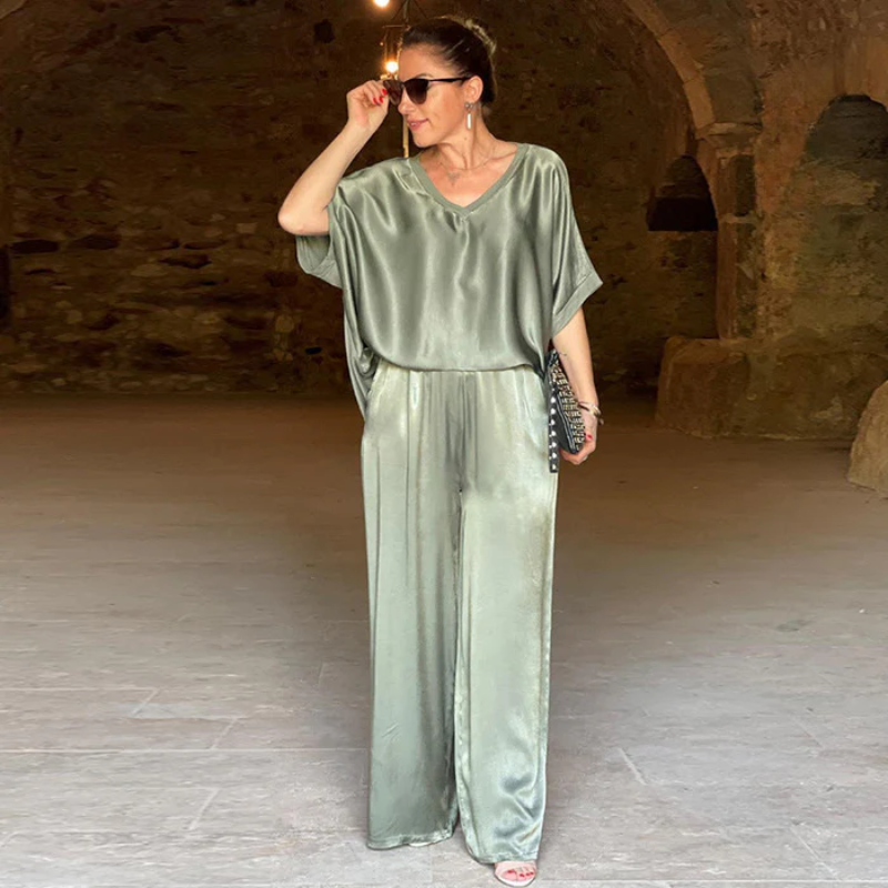 Edmonton Essence™ | Shiny V-Neck Set
