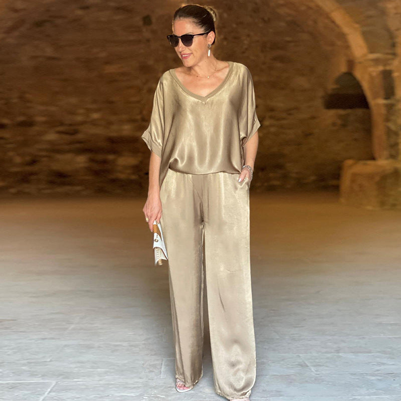 Edmonton Essence™ | Shiny V-Neck Set