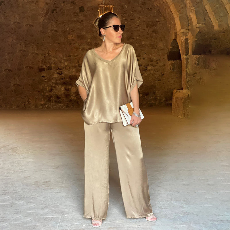 Edmonton Essence™ | Shiny V-Neck Set